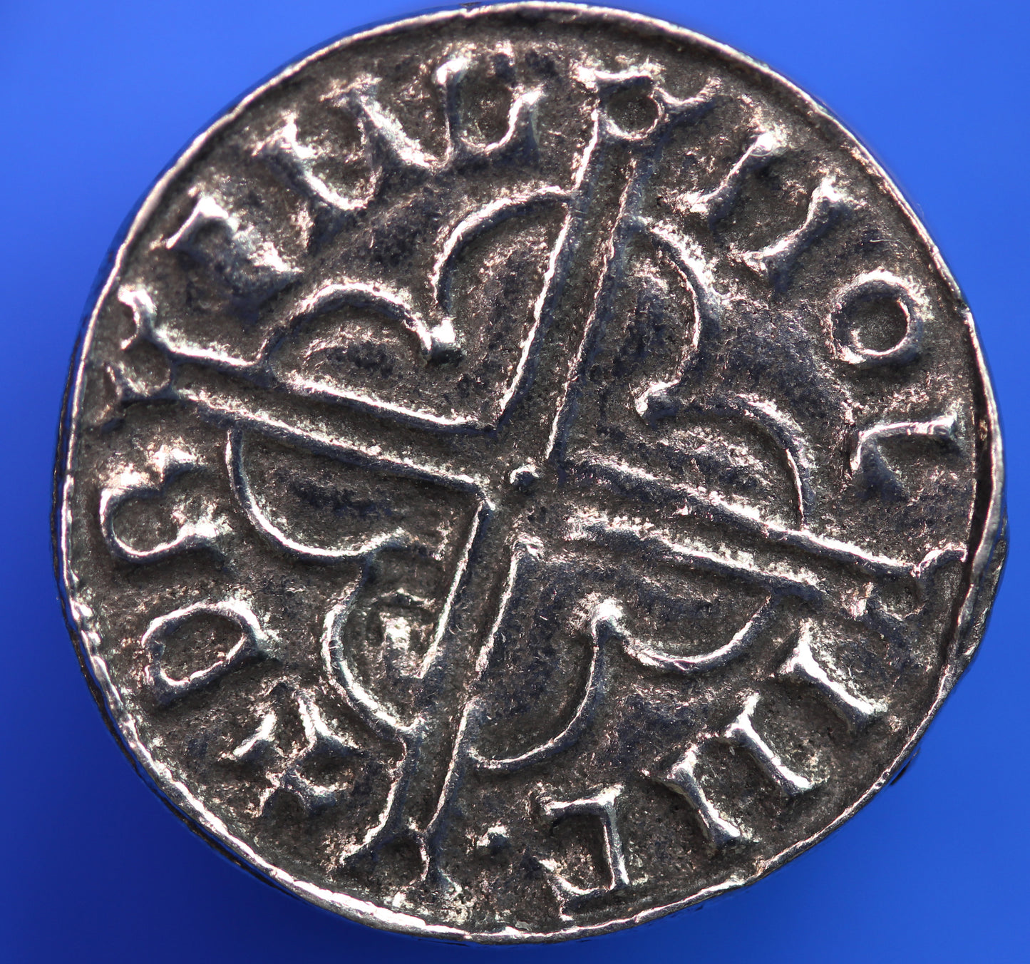 REPRODUCTION Viking coin, Cnut penny, 1035AD. 17mm  [CPCOIN]