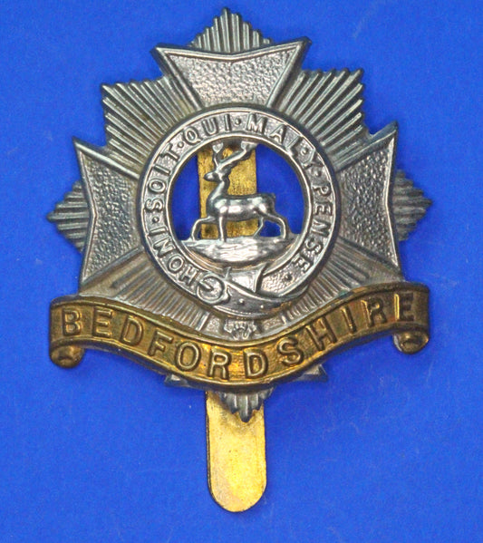 British Army Militaria World War 1 - WW1 Bedfordshire Regiment Cap Badge  [R11/24 28835]
