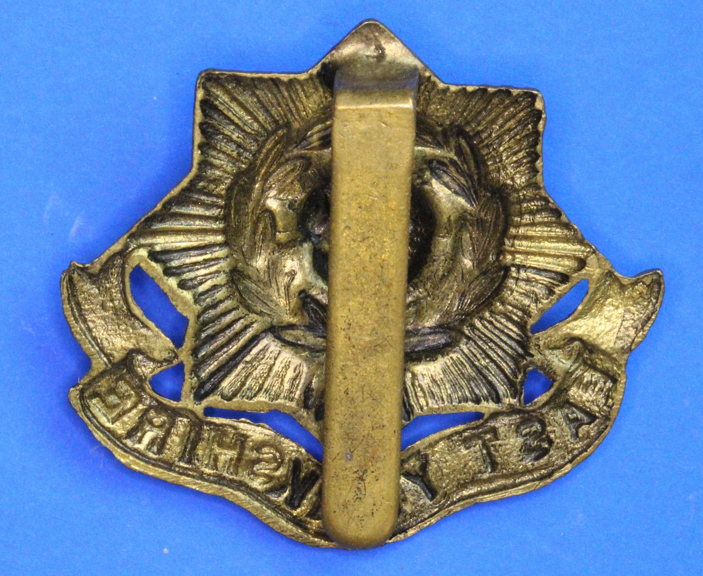 British Army Vintage World War 1 - WW1 East Yorkshire Regiment Cap Badge [R12/24 29151]