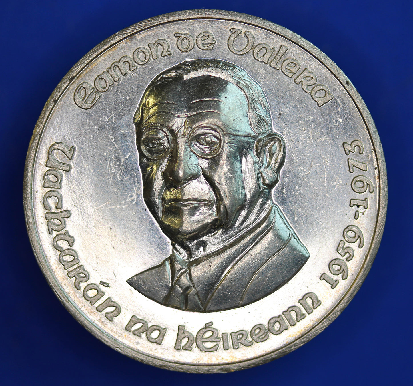 Irish Ireland EIRE Eamon De Valera 1859-73 silver medallion, 38mm, hallmarked 32g, only 900 made   [R02/25 29617]