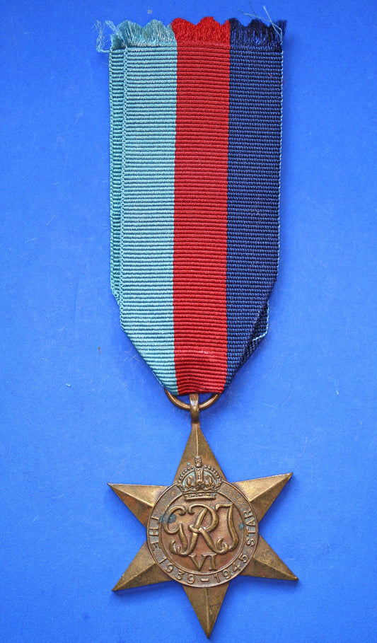 WW2 medal - George VI 1939 - 1945 Star with ribbon      [R04/25 29988]