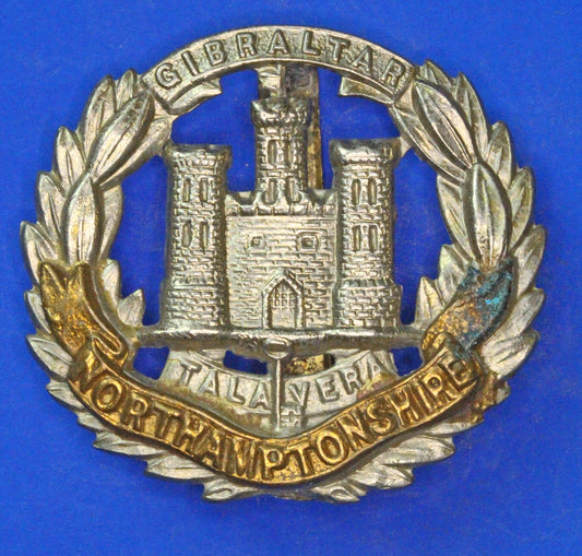 British Army Militaria - WW1 Northamptonshire Regiment Cap Badge     [06/24 30370]