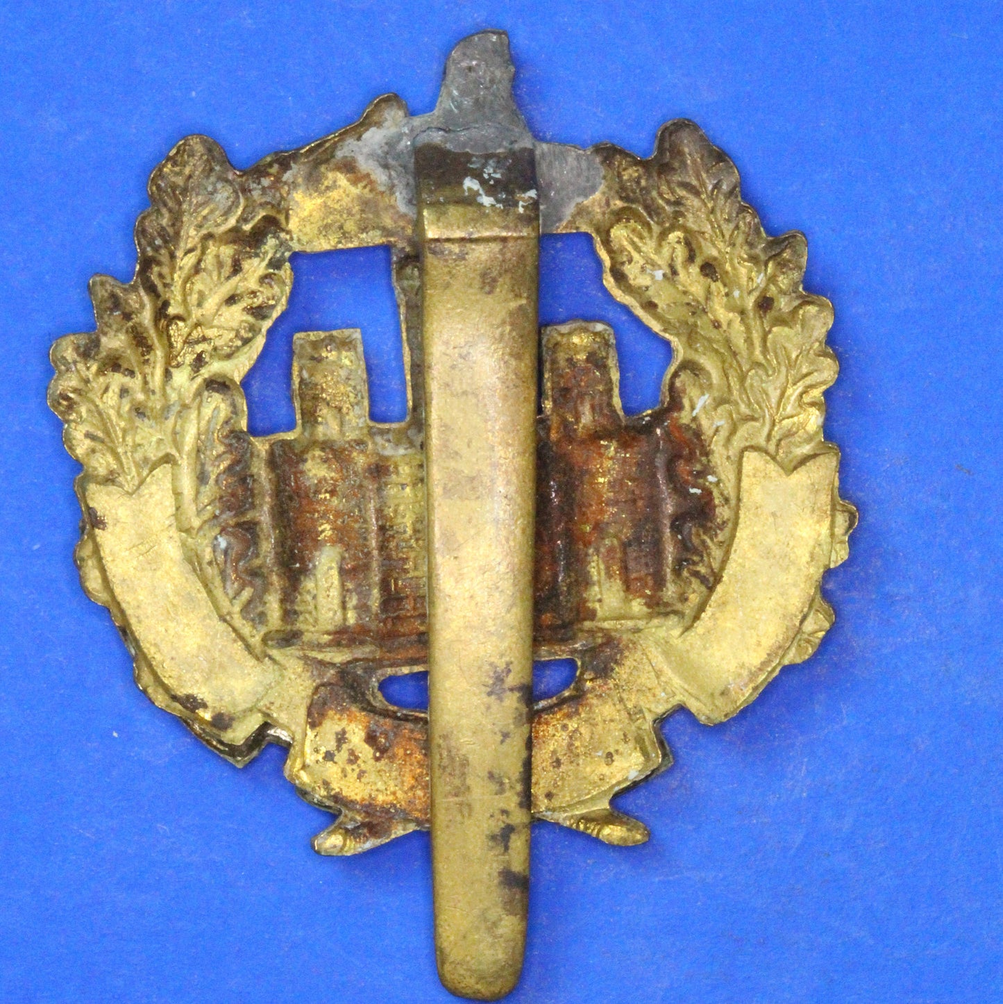British Army Militaria - WW1 The Essex Regiment Cap Badge     [R06/25 30369]