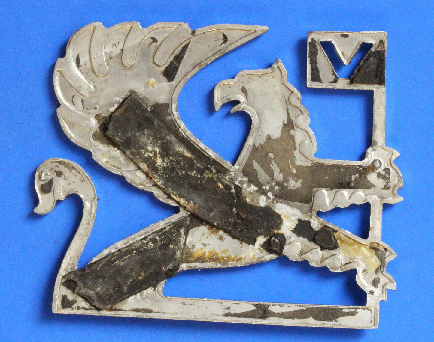 Plastic Vauxhall Griffin Logo Style Car badge, 3 1/2 x 3 inches   [R07/25 30576]