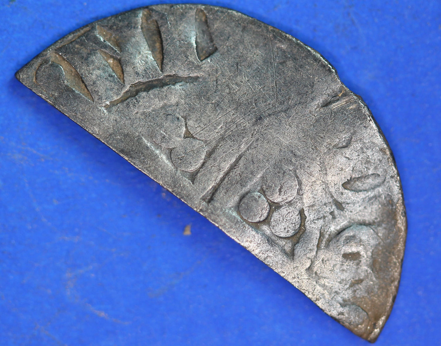 Medieval hammered long cross silver cut penny,  0.55g   [R08/25 30667]