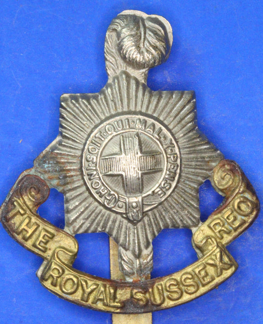 British Army Vintage World War 1 - WW1 The Royal Sussex Regiment Cap Badge  [08/24 30373]