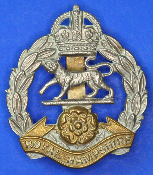 British Army Vintage World War 2 - WW2 Royal Hampshire Regiment Cap Badge        [R08/25 30365]