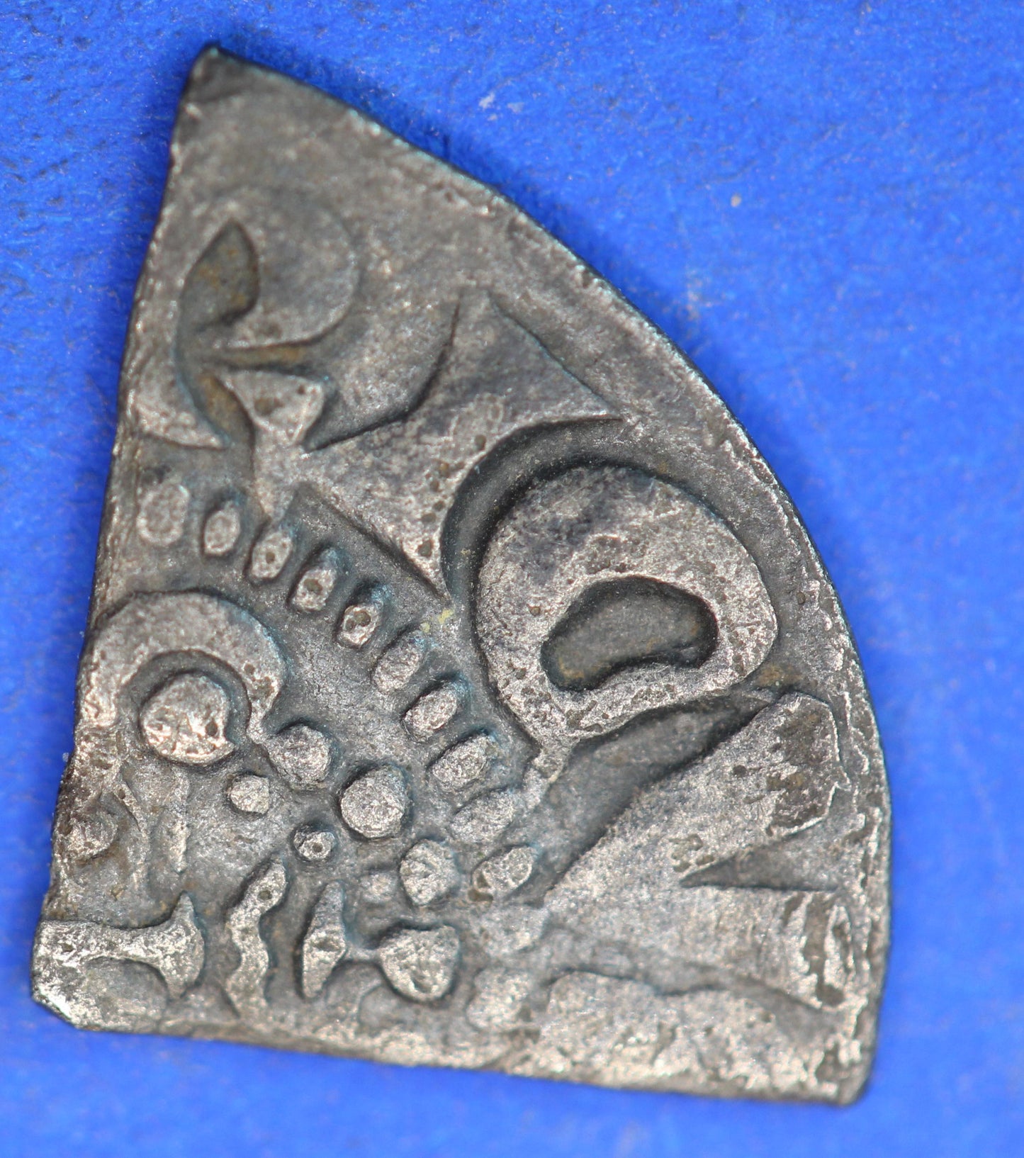 Medieval hammered long cross silver cut farthing, 0.37g   [R10/25 31039]