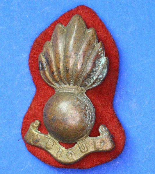 British Army Vintage World War 2 - WW2 Royal Artillery Regiment collar badge       [09/24 30961]