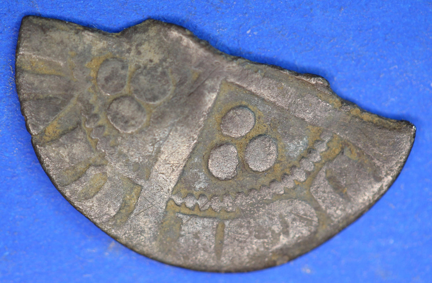 Medieval hammered short cross silver cut half penny, 0.52g   [R10/25 31030]