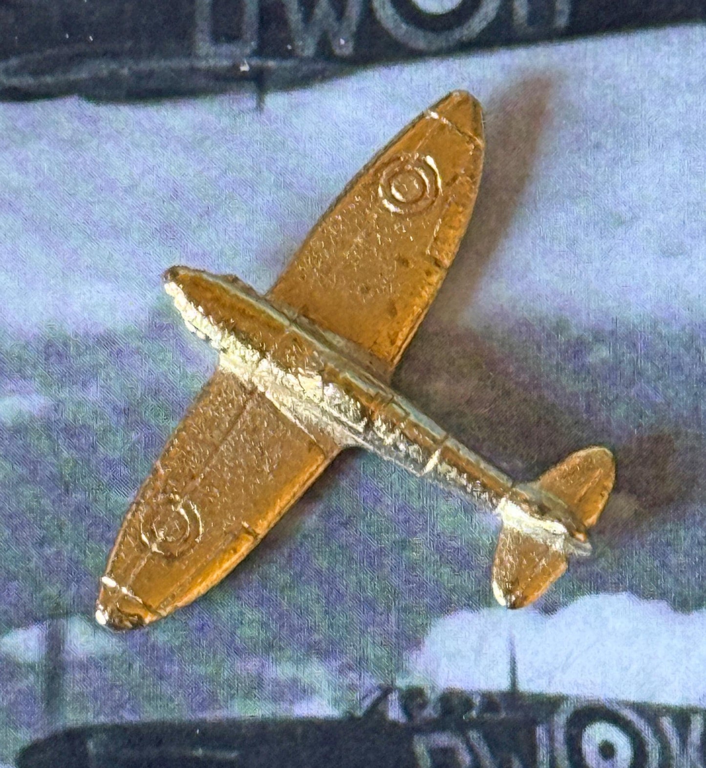 Gold plated pewter Spitfire supplied on a pin with clasp [SPITGPIN]