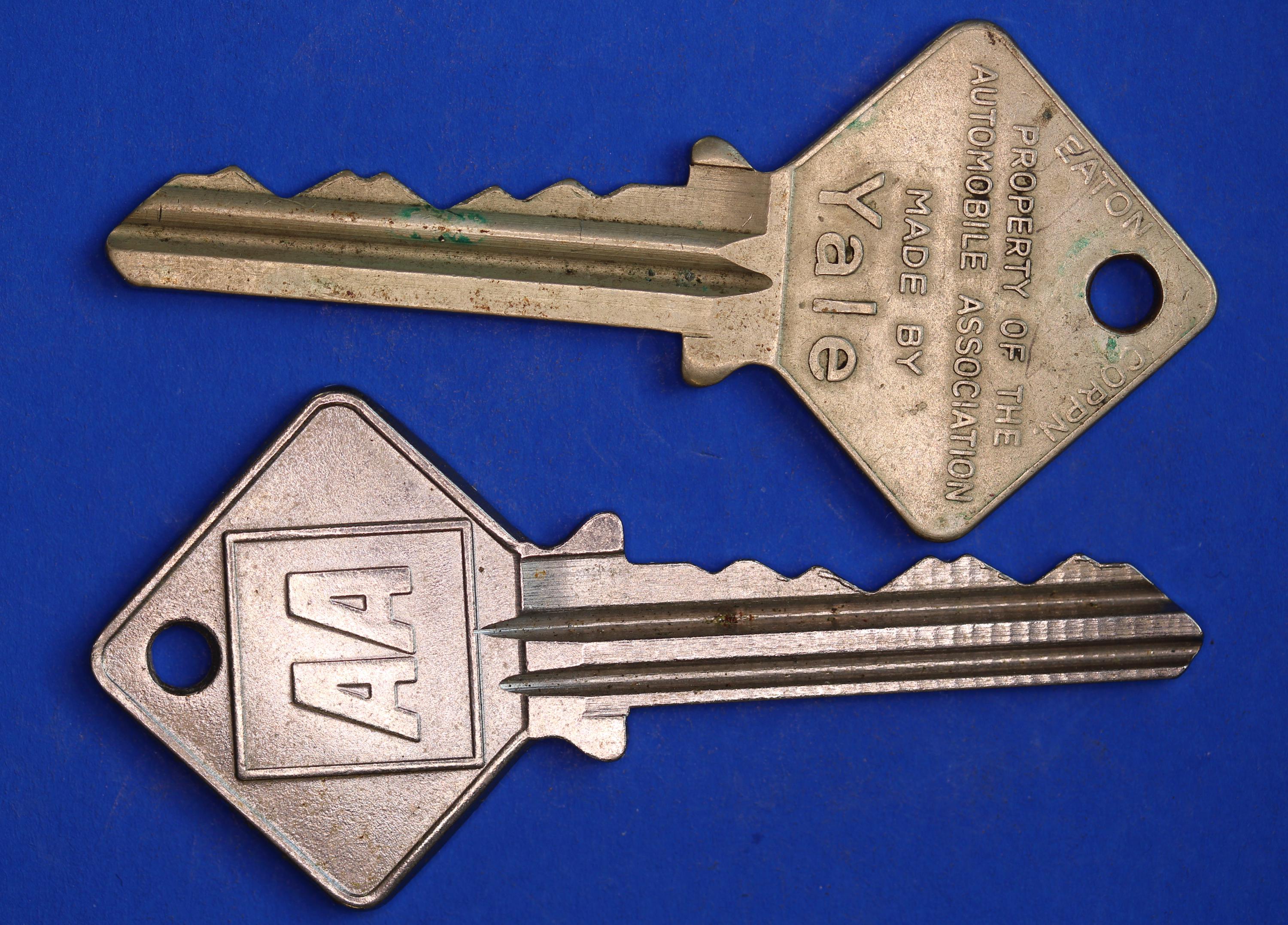 2x Automobile Association AA members emergency box keys, Post 1967 [04 ...