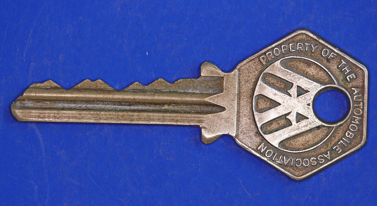 1950s Automobile Association AA members emergency box key, numbered    [04/25 32383]