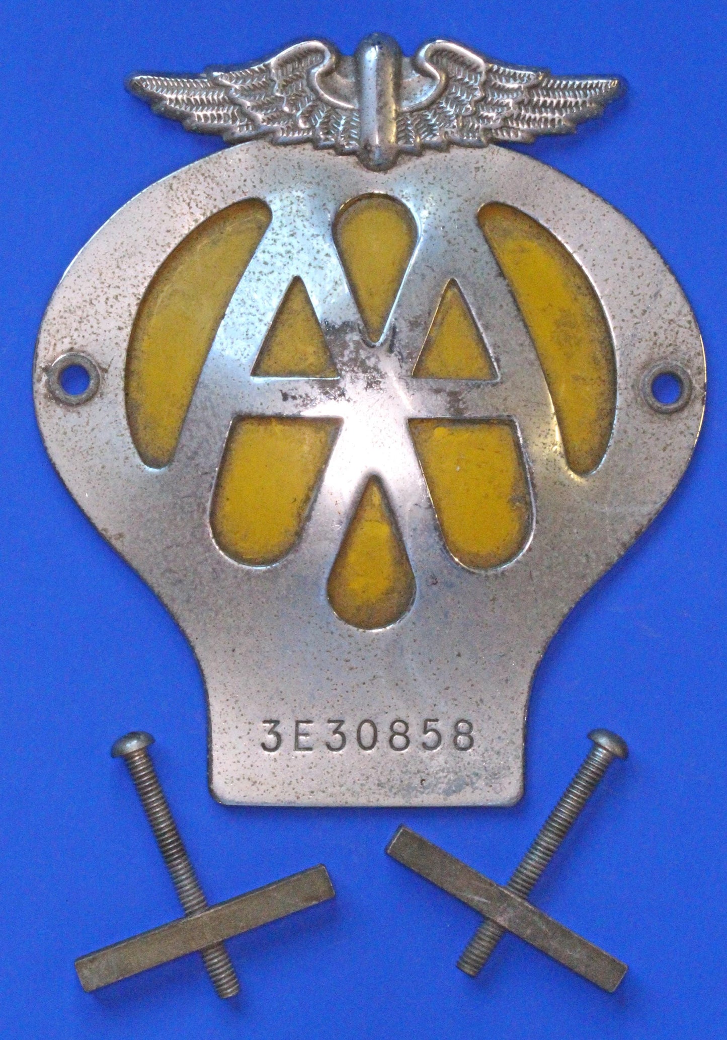 Automobile Association AA members badge - 1966-67 with brackets      [05/25 32617]
