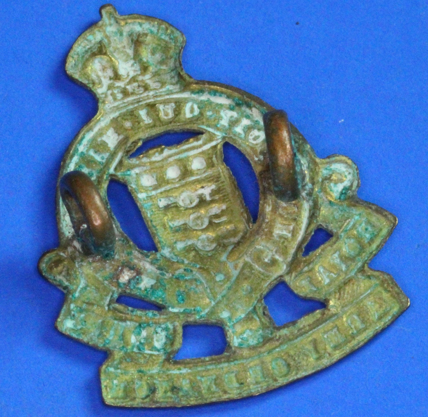 British Army Militaria - WW1 / WW2 Army Royal Ordnance Corps Collar Badge    [06/25 32767]