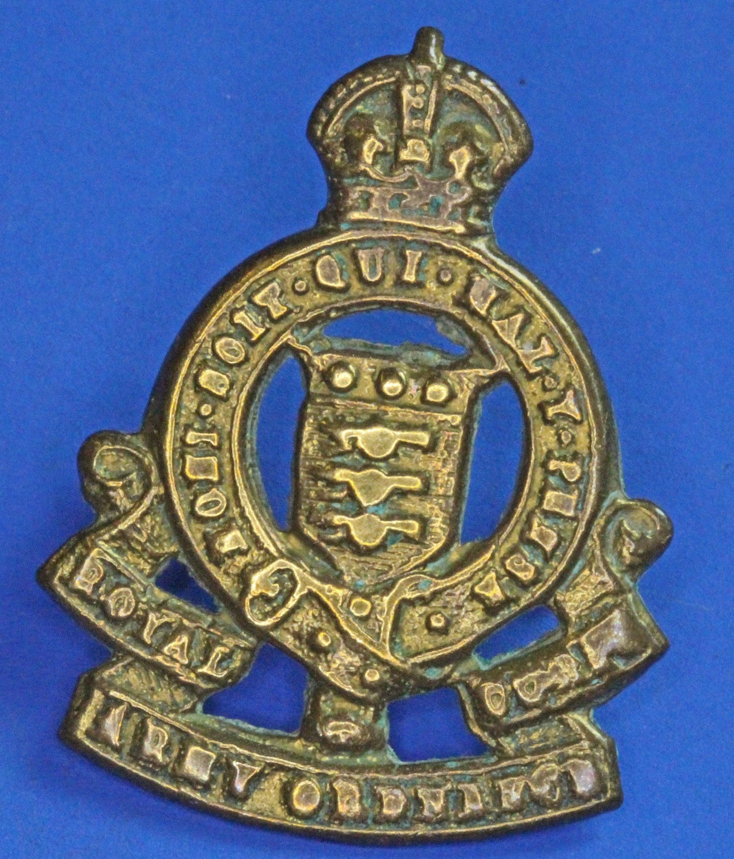 British Army Militaria - WW1 / WW2 Army Royal Ordnance Corps Collar Badge    [06/25 32767]