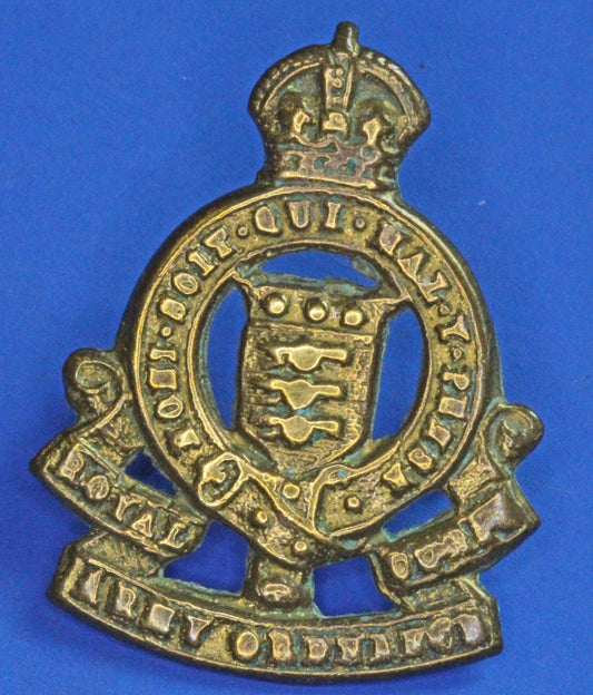 British Army Militaria - WW1 / WW2 Army Royal Ordnance Corps Collar Badge    [06/25 32767]