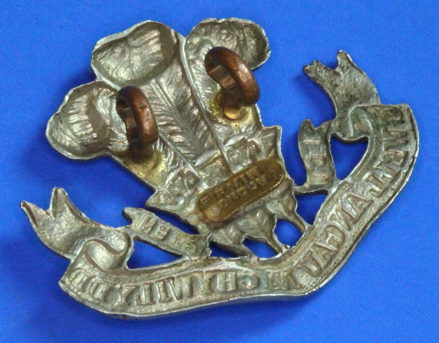 British Army Militaria - Welsh Regiment Collar Badge    [06/25 32775]