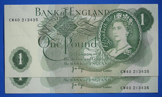 2x 1970 Bank of England One pound 1 pound JB Page Prefix "CW40" banknotes, Elizabeth II, CONSECUTIVE Numbers [06/25 32656]