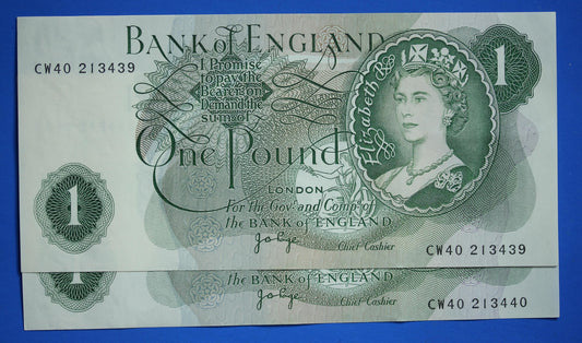 2x 1970 Bank of England One pound 1 pound JB Page Prefix "CW40" banknotes, Elizabeth II, CONSECUTIVE Numbers [06/25 32658]