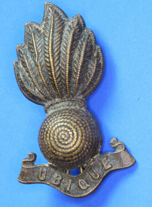 British World War 2 - Royal Artillery Corps â€˜Ubiqueâ€™, Collar/Cap Badge, H:46mm   [32743]