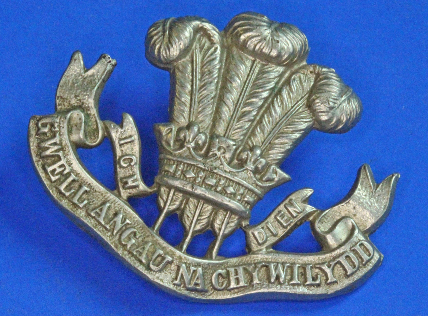 British Army Militaria - Welsh Regiment Collar Badge    [06/25 32775]