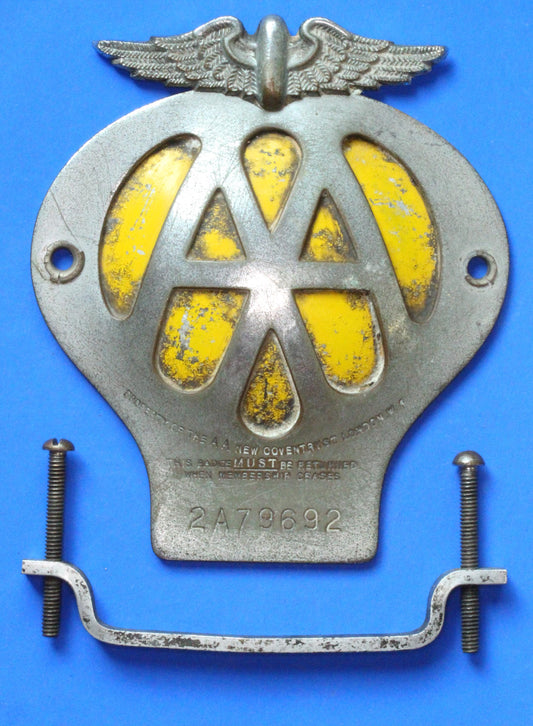 British Automobile Association AA members badge - 1957-59 with brackets   [09/25 31221]