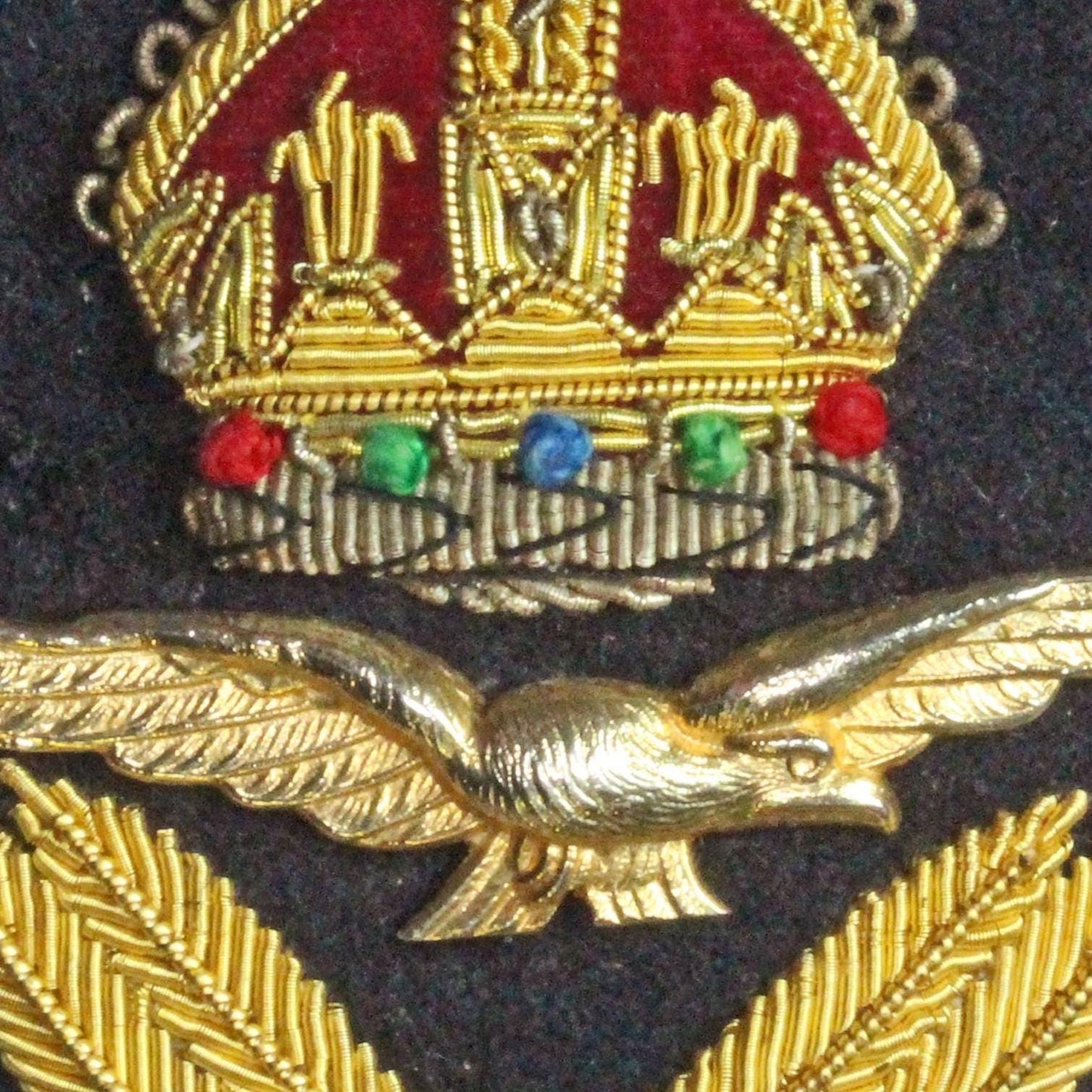 British Military Vintage - Royal Air force RAF Cap badge, King's Crown    [09/25 33247]