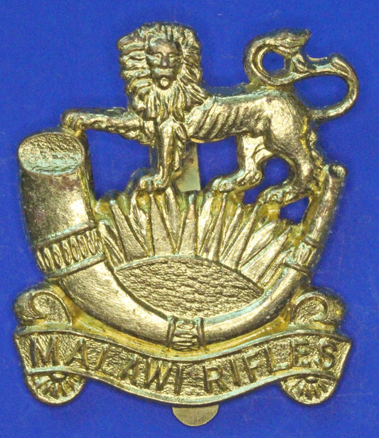 World Military Badges - Malawi Rifles 2 Type Cap Badge [09/25 33120]