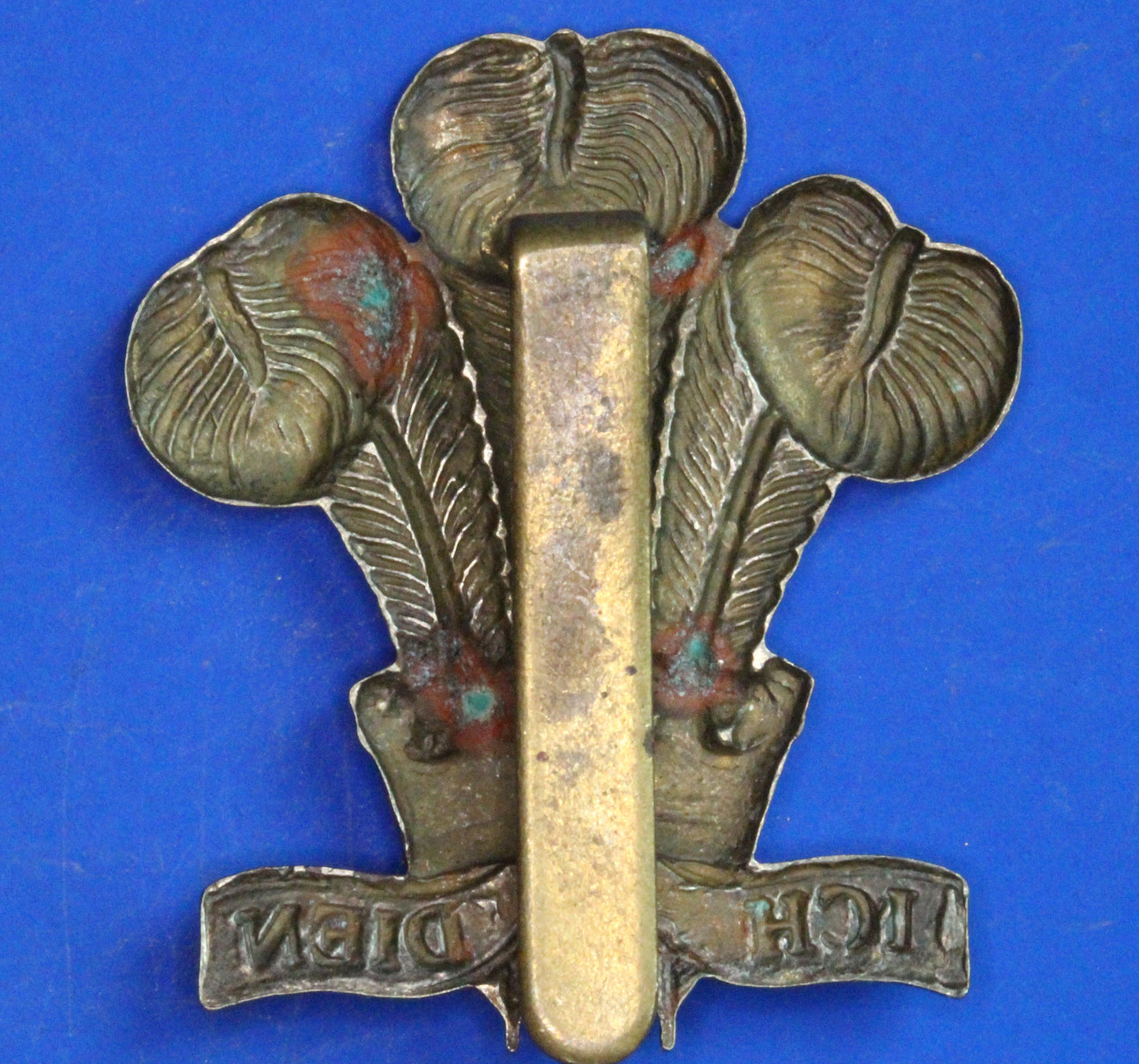 British Army Vintage World War 2 - Royal Regiment of Wales Bi-metallic Other Ranks cap badge        [09/25 33138]