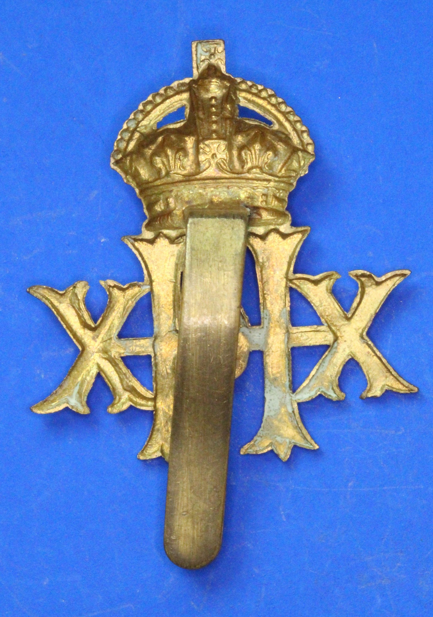 British Army Vintage World War 2 - 20th Hussars Cap badge, King's Crown        [09/25 33139]