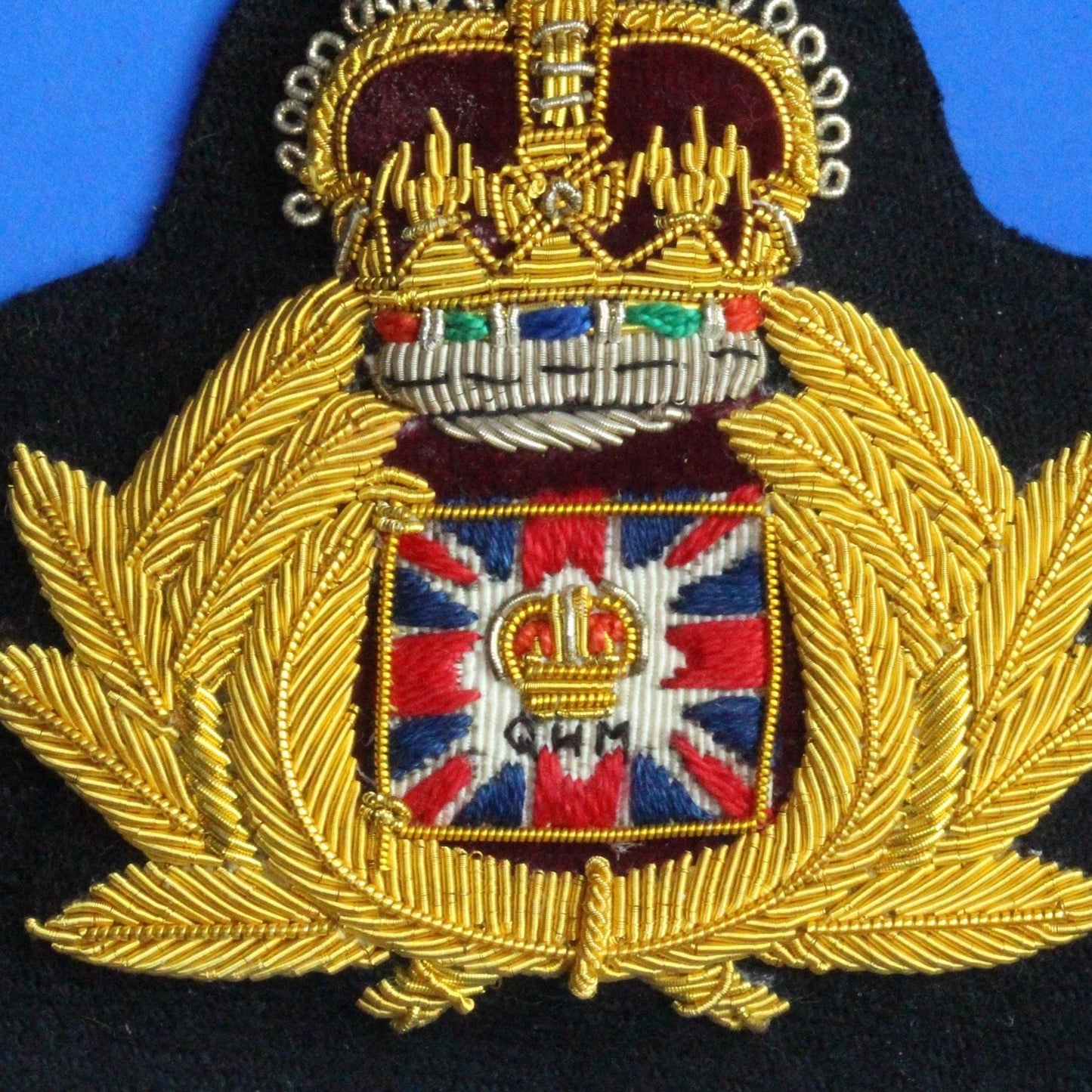 British Vintage - Navy Queen's Harbour Master QHM Cap Badge Bullion       [09/25 33243]