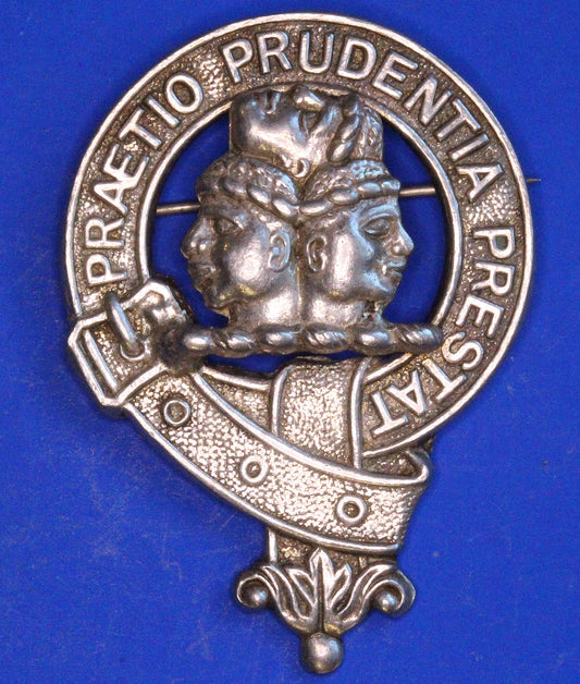 Vintage Scottish Clan Brooch /Bonnet Badge - PRAETIO PRUDENTIA PRESTAT   [10/25 33339]