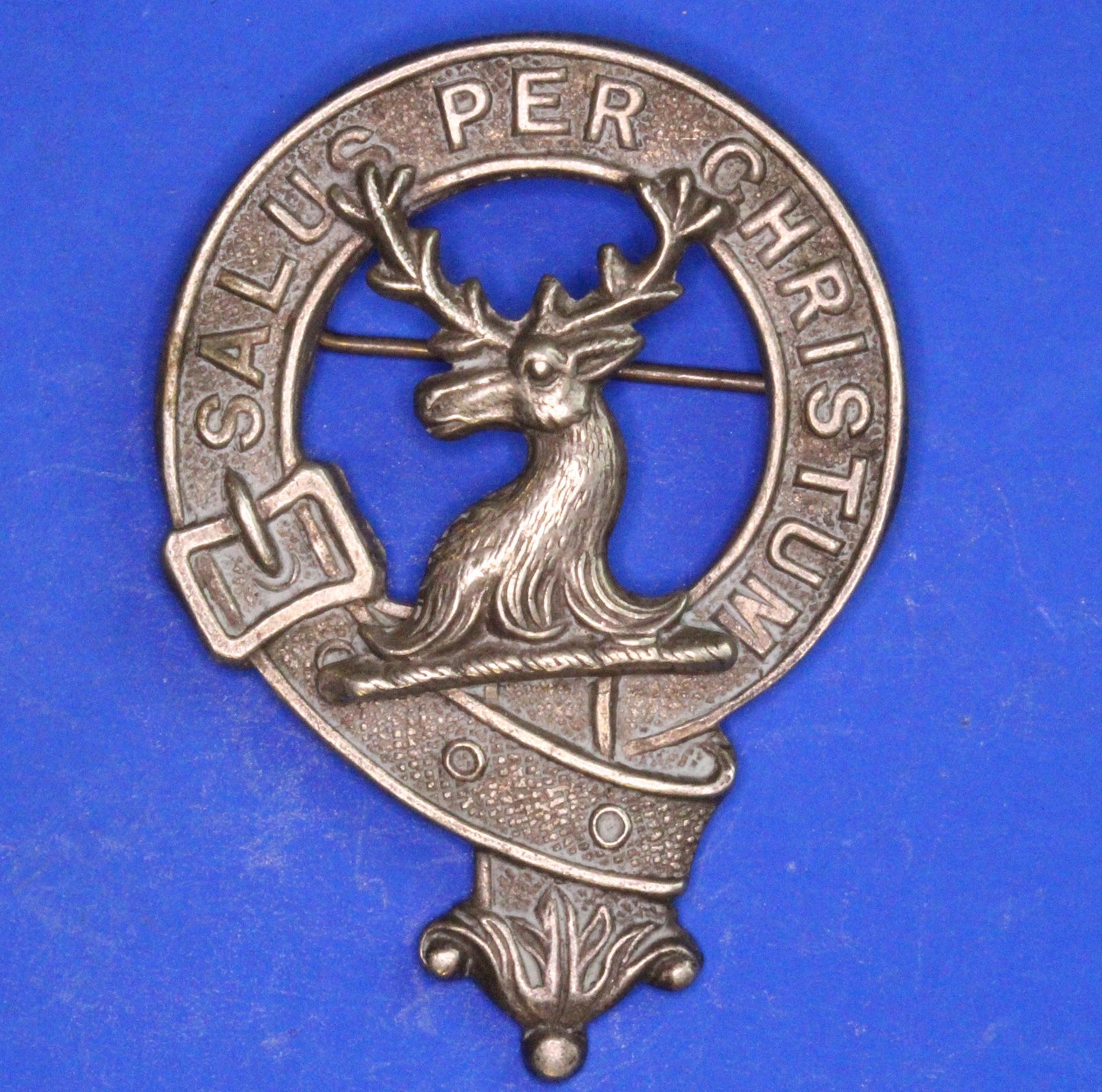 Vintage Scottish Clan Brooch /Bonnet Badge - SALUS PER CHRISTUM   [10/25 33352]