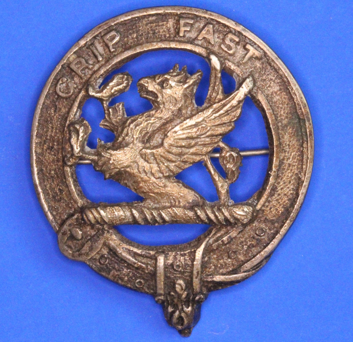 Vintage Scottish Clan Brooch /Bonnet Badge - Leslie  [10/25 33446]