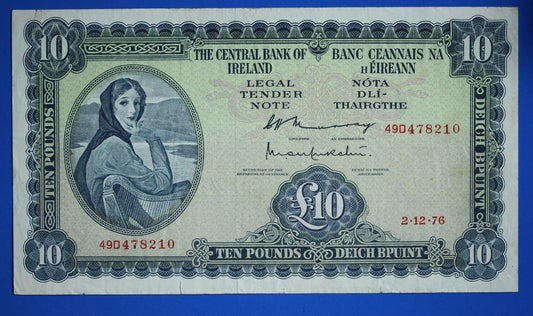 1976 Central Bank of Ireland, Ten Pound, Ten Punt Irish EIRE Lady Lavery banknote [10/25 33448]