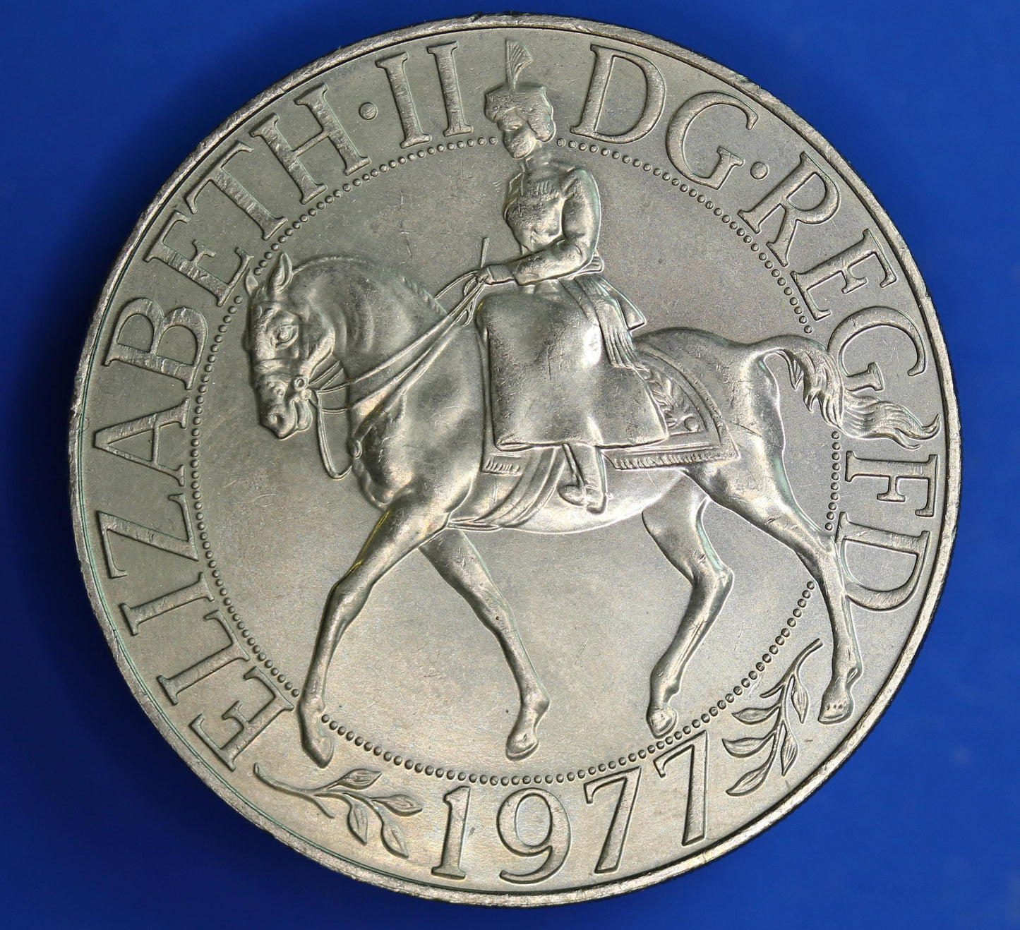 British Coin -  1977 Elizabeth II Coronation Crown, five shillings coin  [10/25 33433]