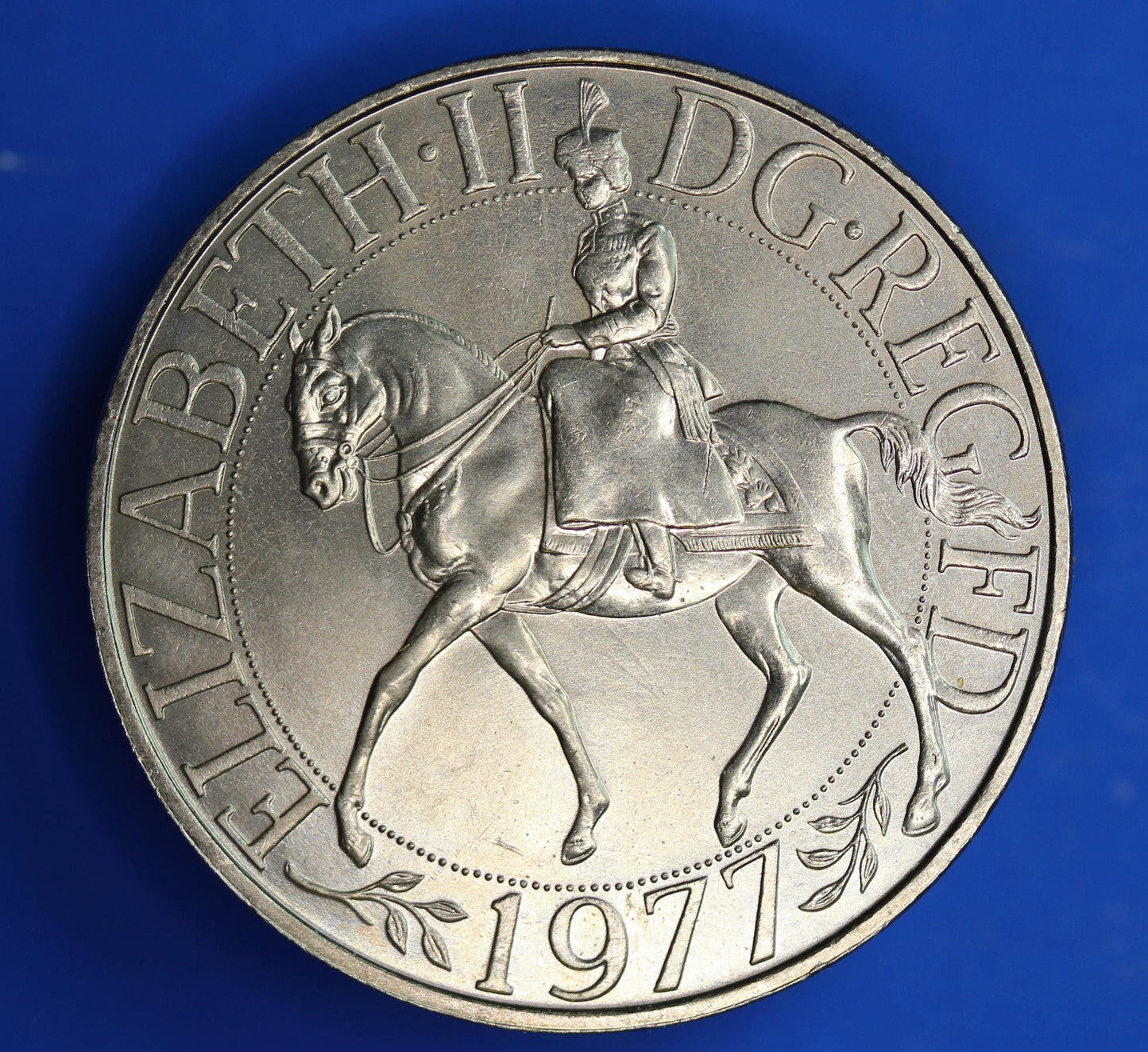 British Coin -  1977 Elizabeth II Coronation Crown, five shillings coin  [10/25 33434]