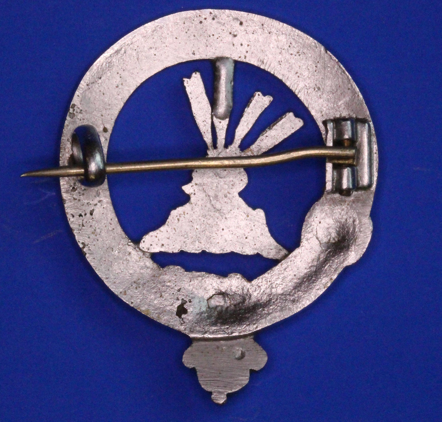 Vintage Scottish Clan Brooch /Bonnet Badge - PRO REGE Et PATRIA 5 arrows  [10/25 33449]