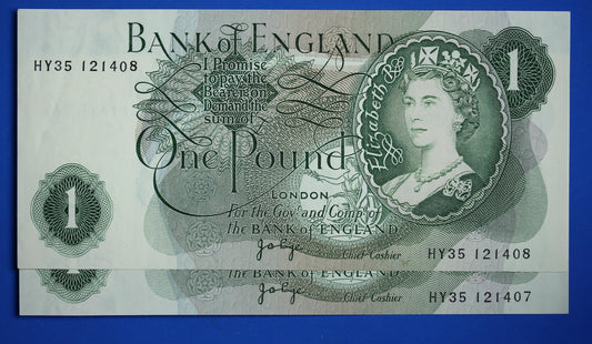 2x 1970 Bank of England One pound 1 pound JB Page Prefix "HY35" banknotes, Elizabeth II, CONSECUTIVE Numbers [11/25 33657]