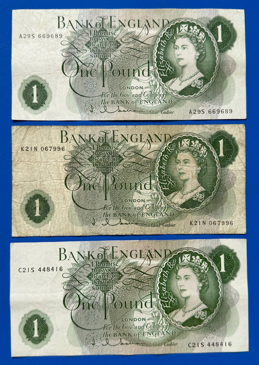 3x 1963 Bank of England One pound Hollom banknotes, Elizabeth II [12/25 32701]