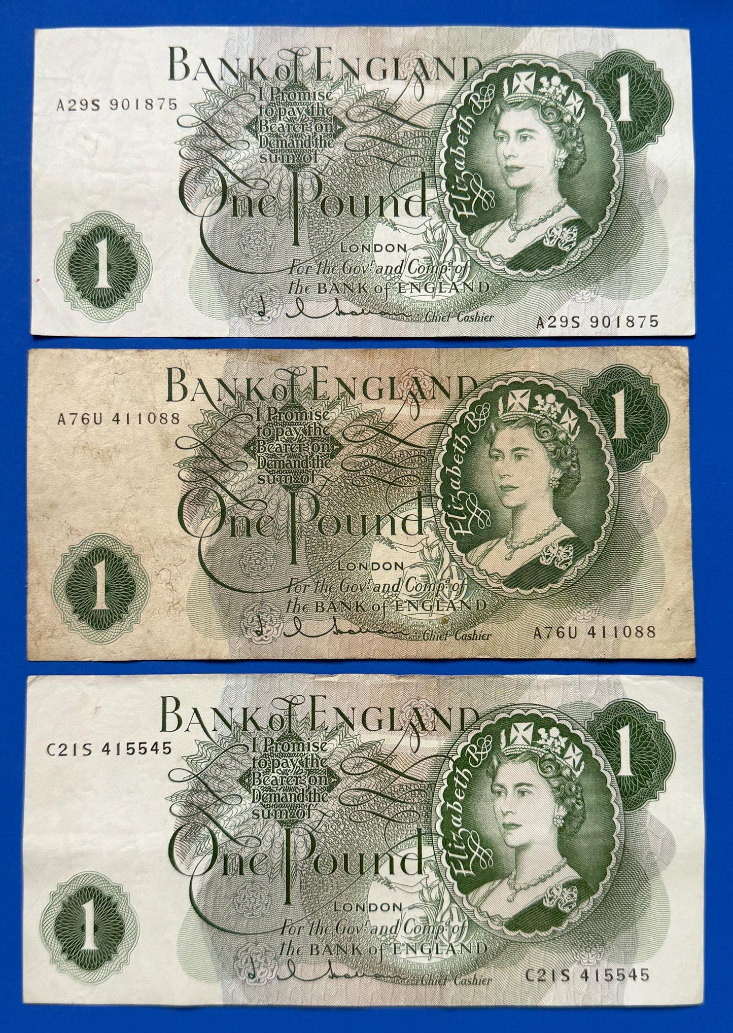 3x 1963 Bank of England One pound Hollom banknotes, Elizabeth II [12/25 32702]