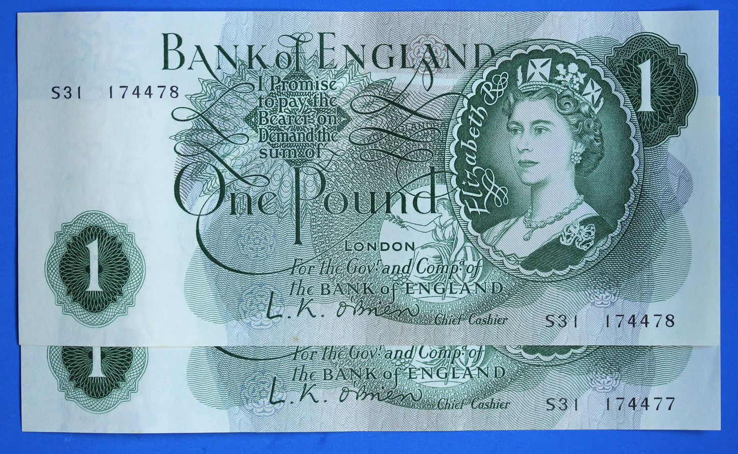2x 1960 Bank of England One pound, O'Brien "S31" Elizabeth II banknotes CONSECUTIVE   [12/25 33891]