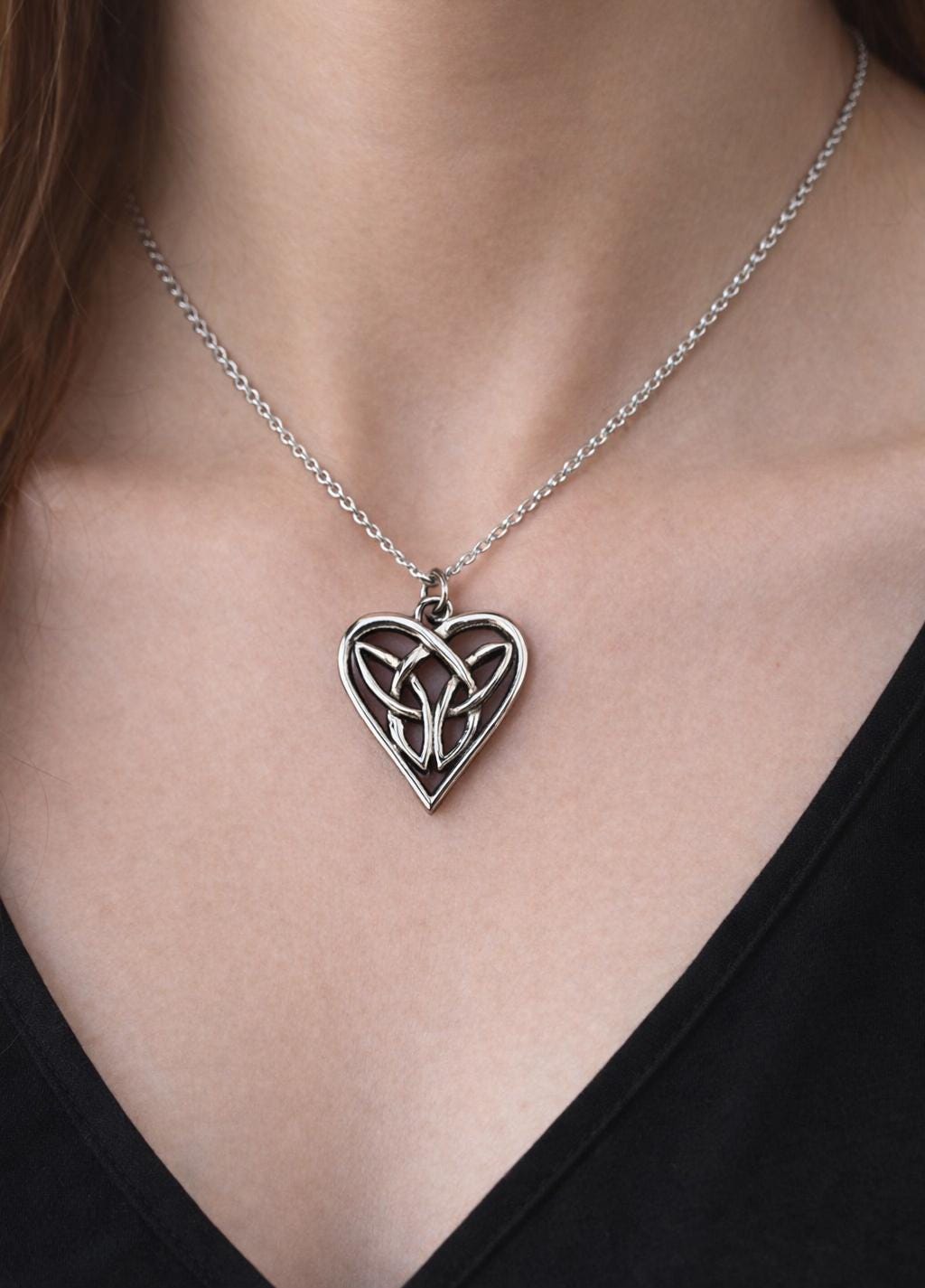 Celtic Interlaced Heart (24mm) Pendant, on silver chain with folder [CHPP]