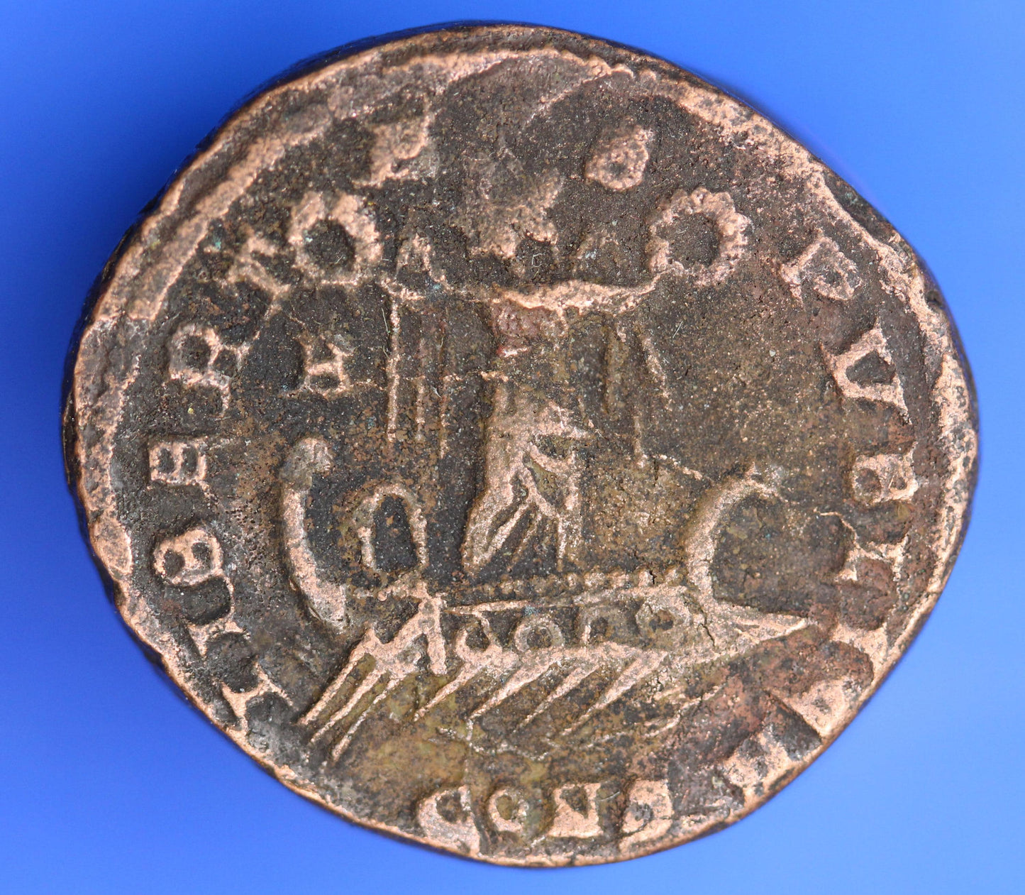 Roman bronze coin Constantine I AD 306-337, 17mm   [12/25 33977]