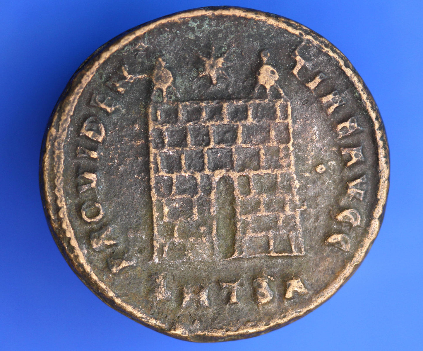 Roman bronze coin Constantine I AD 306-337, 18mm   [12/25 33978]