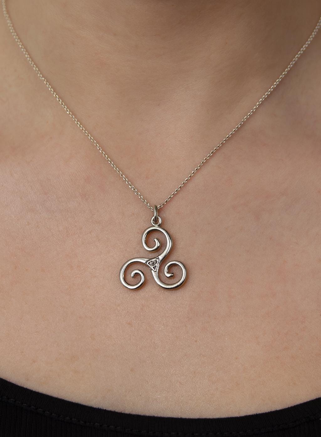 Celtic Triskele Pendant, lead-free pewter on silver chain with folder, diameter 21mm [CTSPP]