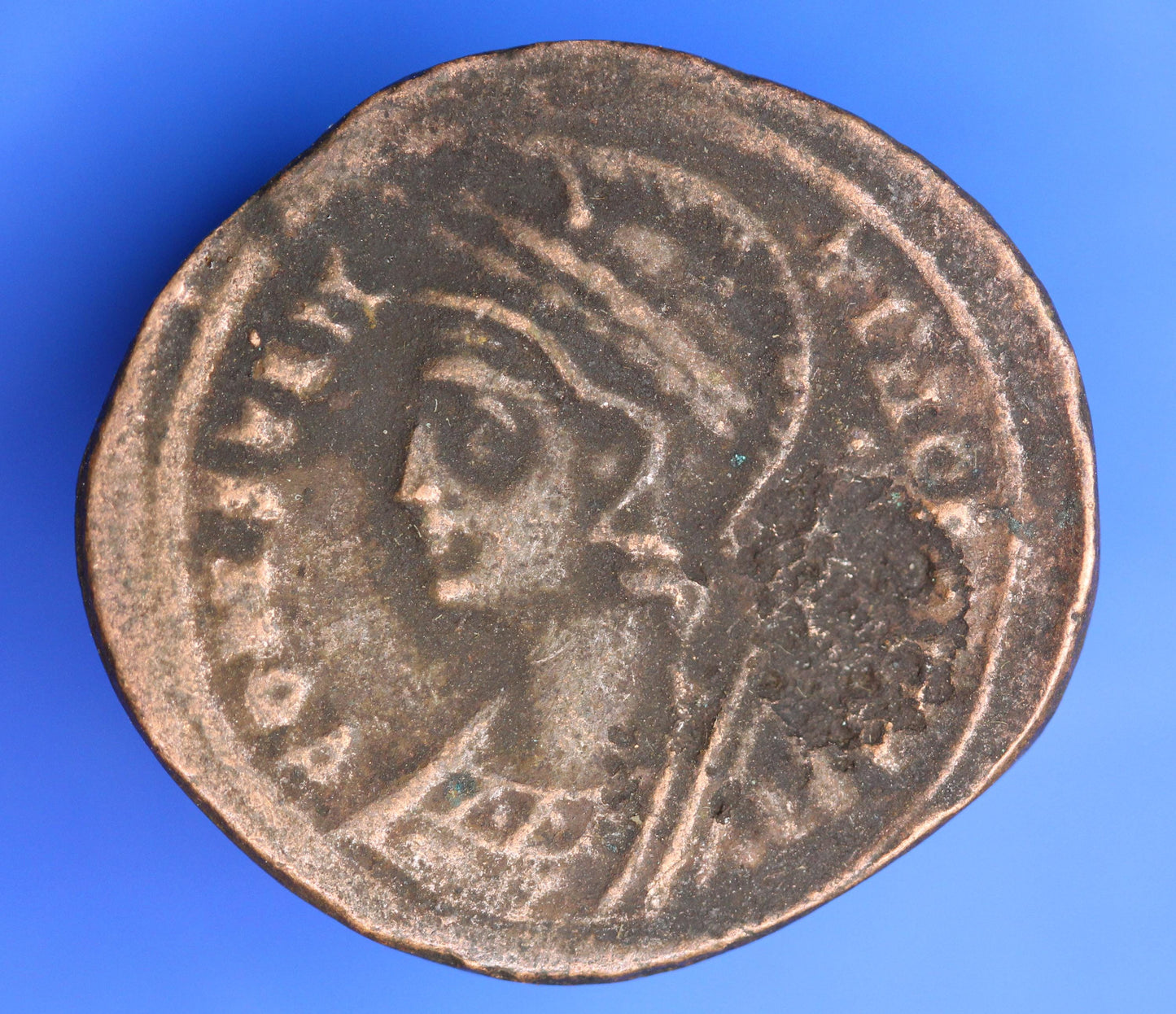 Roman bronze coin Constantine II AD 317-337, 19mm   [12/25 33982]