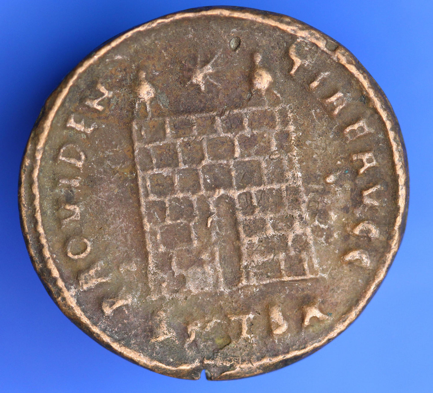 Roman bronze coin Constantine I AD 306-337, 18mm   [12/25 33983]