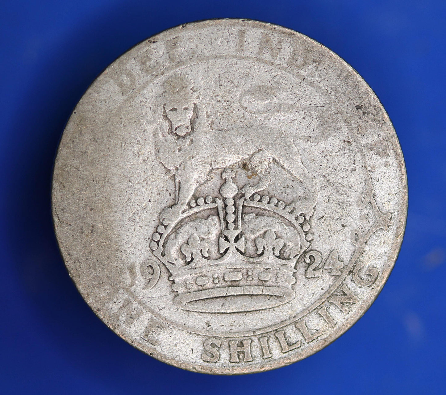 GENUINE British Coin -  1924 George V One Shilling, 50% silver coin  [01/26 34207]